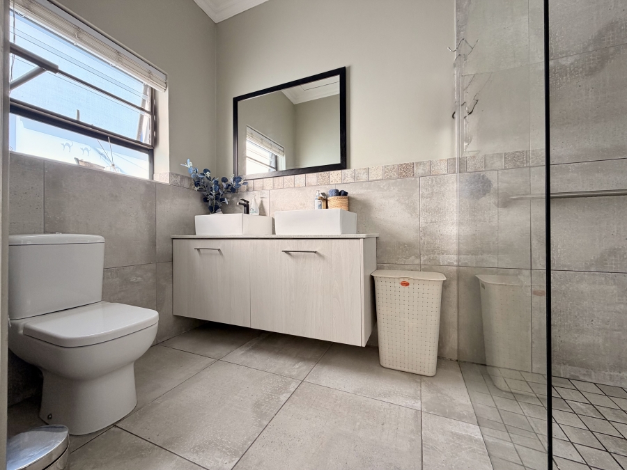 3 Bedroom Property for Sale in Sandbaai Western Cape